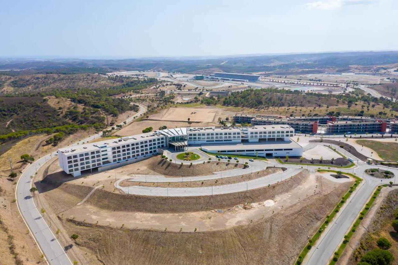 Algarve Race Resort - Hotel Montes de Cima Екстериор снимка